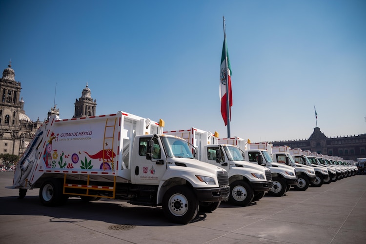 Nuevos camiones recolectores de basura inician operaciones en las 16 alcaldías bajo un modelo de sustitución y chatarrización.