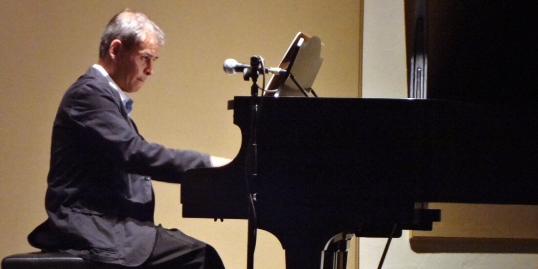 Horacio Uribe al piano durante una presentación en la Fonoteca Nacional,
donde interpretó algunas de sus composiciones.