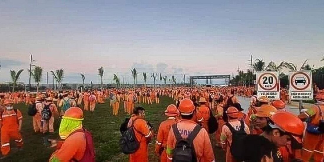 Este miércoles 13 de octubre trabajadores de la Refinería Dos Bocas, en Tabasco, realizaron un paro de labores en exigencia de mejores condiciones laborales.