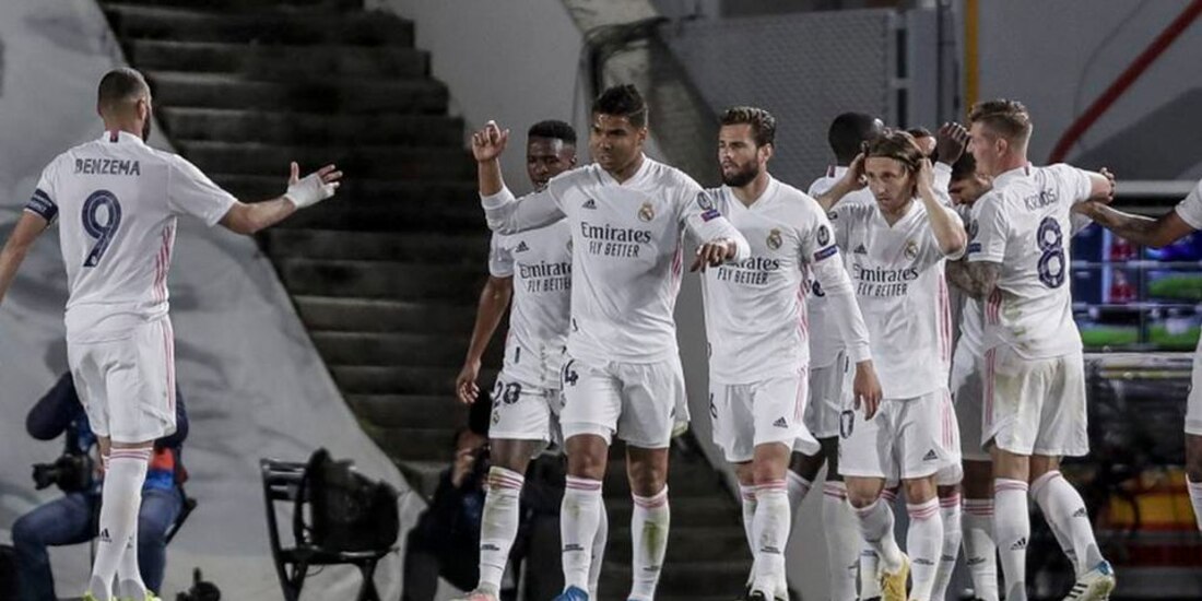 Jugadores del Real Madrid celebran una anotación, esta temporada