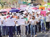 ESTUDIANTES de la UAEM, durante una marcha ayer para exigir justicia por Karol Toledo.