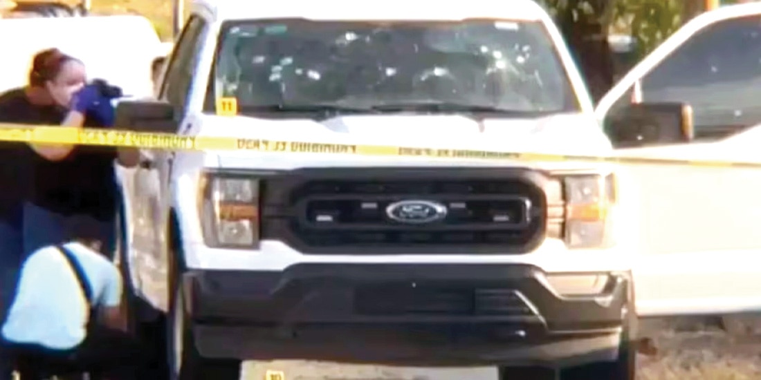 EL VEHÍCULO en el que iba el alto mando operativo recibió al menos 20 balazos,
algunos en el parabrisas.