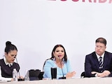Clara Brugada (centro) junto con Pablo Vázquez y Bertha Alcalde, ayer.