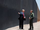 Donald Trump en la frontera entre México y Estados Unidos, en foto de archivo.