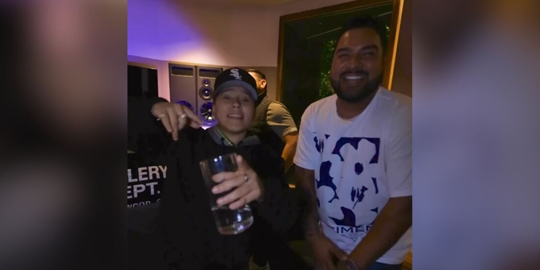 A pesar de anunciar un nuevo tema con la Banda MS, el público mexicano no perdona a los hermanos Martínez.