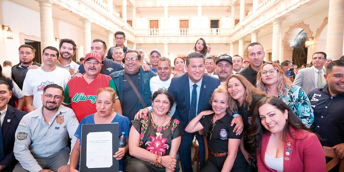 El Gobernador de Guanajuato, Diego Sinhue Rodríguez (centro), encabezó la ceremonia de declaratoria, ayer.