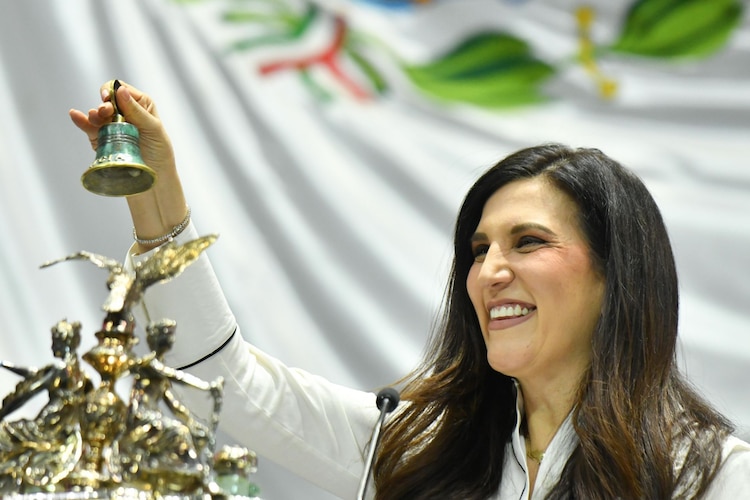 Kenia López Rabadán