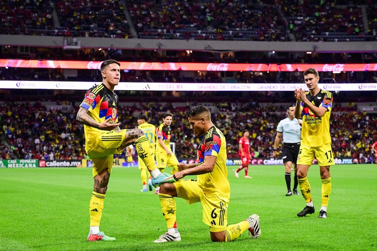 Brian Rodríguez del América celebran su gol ante Toluca en el Clausura 2026 de la Liga MX