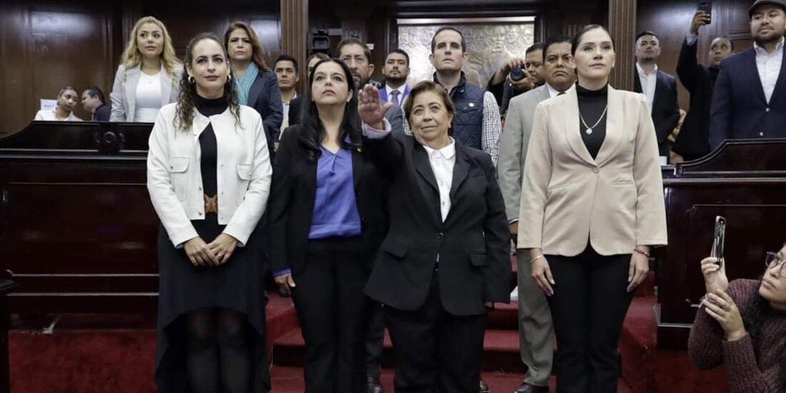 María Ibarra, al rendir protesta ante el Congreso de Michoacán, ayer.