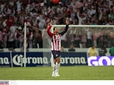 Javier Hernández celebra un gol con Chivas en el Estadio Jalisco, en el 2009