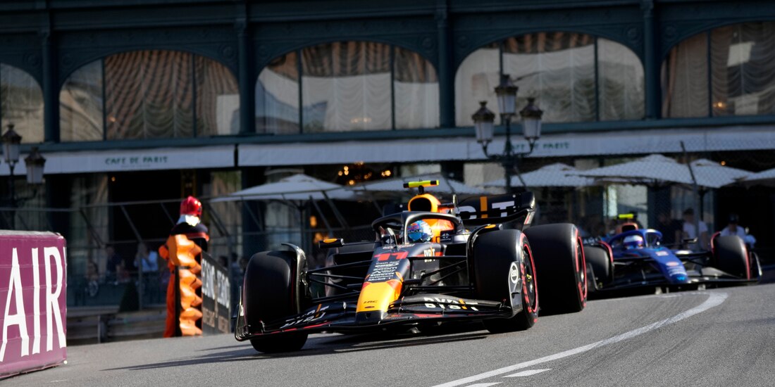 Checo Pérez durante la práctica 2 del Gran Premio de Mónaco de F1