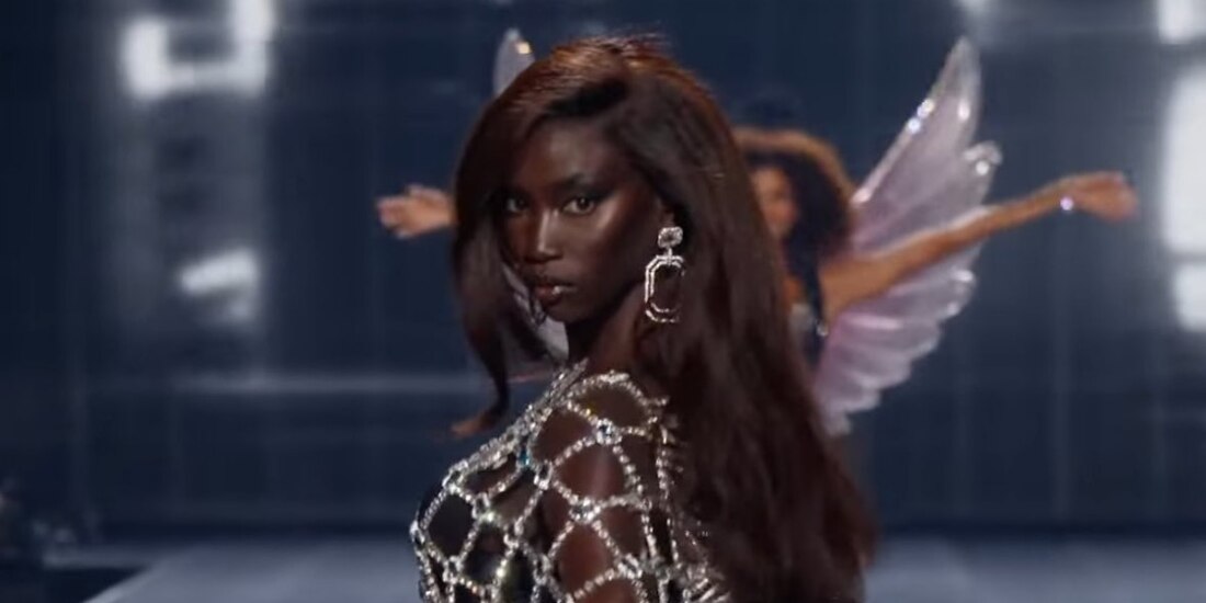Así desfiló Anok Yai en el Victoria’s Secret Fashion Show 2025