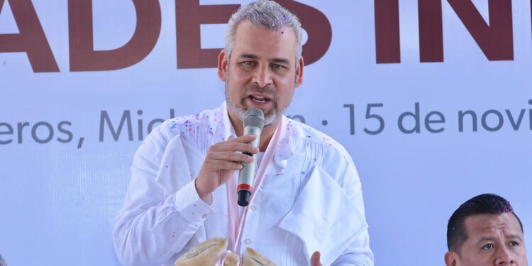 "Tenemos 26 comunidades en autogobierno y por lo menos hay 130 jefaturas de tenencia indígenas", señaló el gobernador.