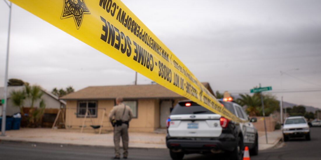 Policía de Las Vegas reportó a un hombre "atrincherado" en un autobús.