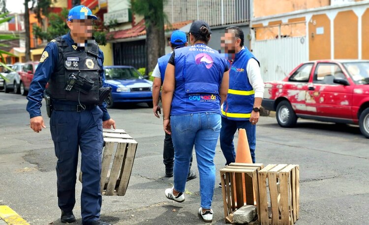 Las labores de retiro de objetos y escombros, como parte de la estrategia para recuperar el espacio público en Coyoacán, son permanentes.