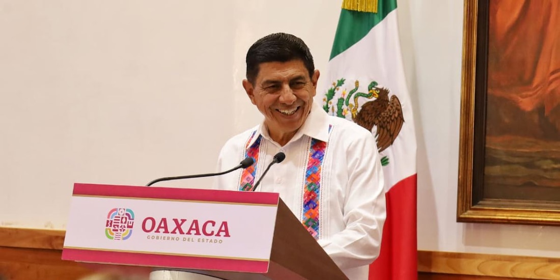 El Gobernador del Estado, Salomón Jara Cruz, dio a conocer el paquete de inversión pública para las ocho regiones de la entidad.