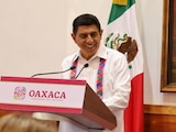 El Gobernador del Estado, Salomón Jara Cruz, dio a conocer el paquete de inversión pública para las ocho regiones de la entidad.