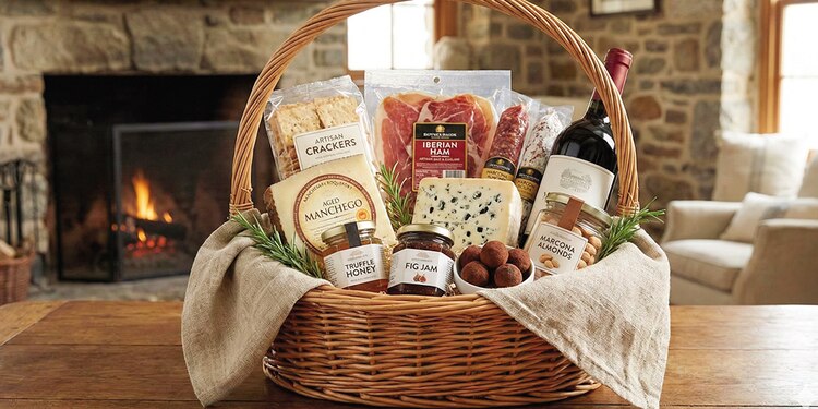 Una canasta con snacks gourmet, te harán quedar como el regalo más deseado.