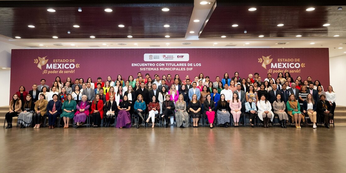 La gobernadora del Estado de México, Delfina Gómez Álvarez, sostuvo una reunión de trabajo con titulares de los 125 Sistemas Municipales DIF.