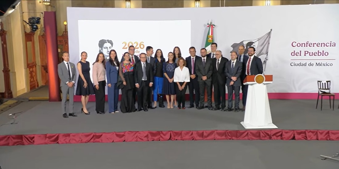 Empresarios farmacéuticos este jueves en Palacio Nacional.