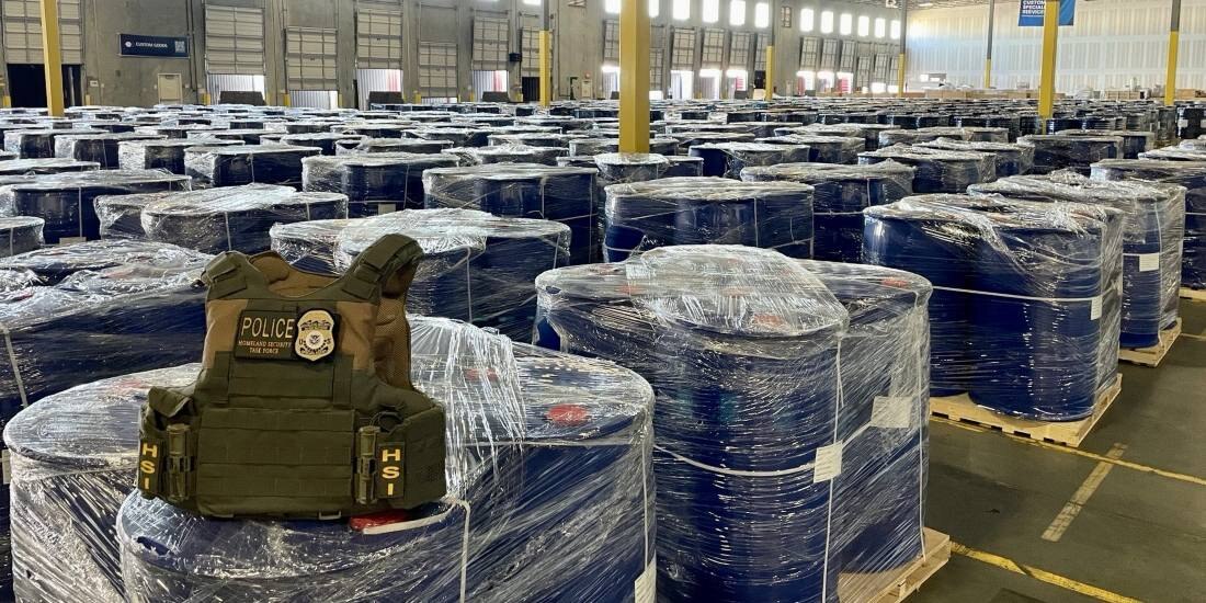 Ronald Johnson presume decomiso histórico de 300 toneladas de precursores químicos en EU.