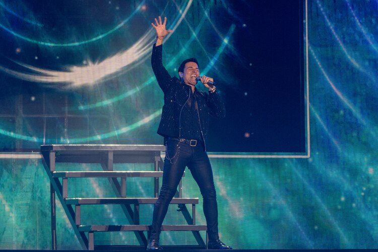 Chayanne provocó gritos con sus mejores y más sexis pasos de baile.