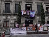 De manera pacífica Integrantes del colectivo "Ni una menos México" tomaron la sede de la Comisión Nacional de los Derechos Humanos (CNDH) ubicada en el Centro Histórico.