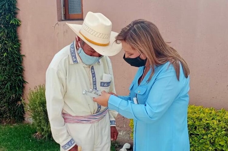 Lorena Cuéllar, de Juntos Haremos Historias, se reunió con el cronista Agustin Ranchero Márquez el sábado.