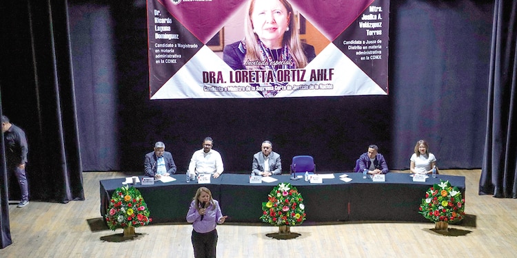 Loretta Ortiz durante el Foro Informativo de la elección, ayer.