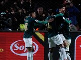 Futbolistas de Bolivia festejan el gol de su victoria sobre Brasil en la última jornada de las eliminatorias sudamericanas hacia el Mundial del 2026.