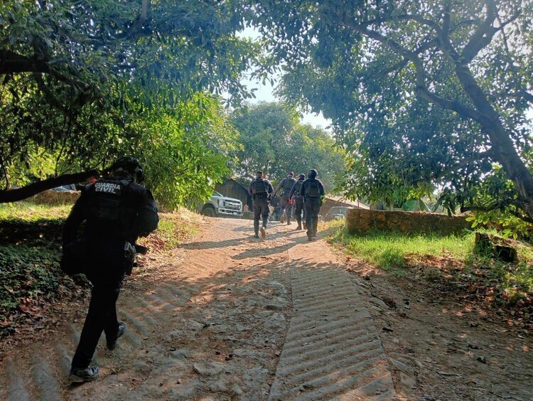 Operativo conjunto entre SSP y Sedena culmina con la detención de 14 presuntos responsables.