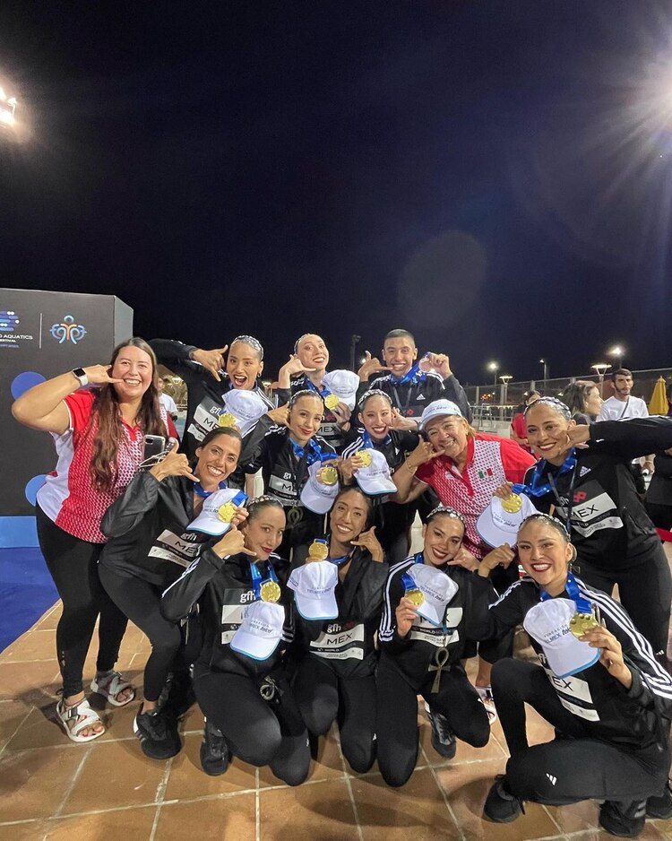 Selección Mexicana de Natación Artística celebra sus tres oros ganados en la Copa del Mundo de Natación Artística celebrada en Soma Bay, Egipto
