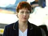 Kathleen Folbigg entra a la Corte Suprema de Nueva Gales del Sur en Sydney el 19 de mayo de 2003.