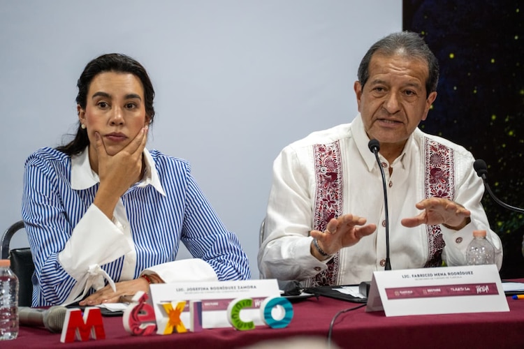 La secretaria de Turismo, Josefina Rodríguez Zamora. y su homólogo estatal, Fabricio Mena Rodríguez.