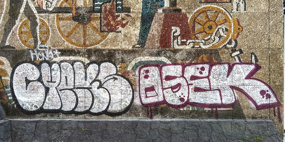 Vandalizan murales del Centro SCOP