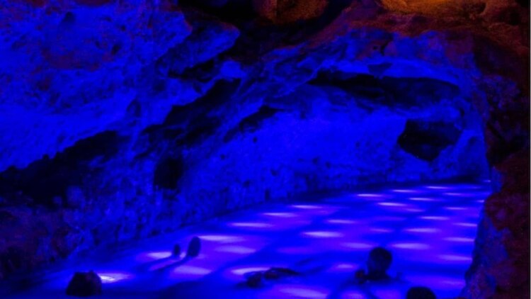 Se trata de un río de sales donde los visitantes pueden flotar y relajarse