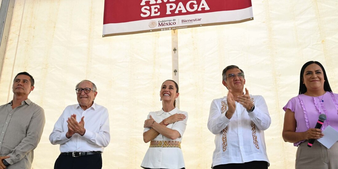 La presidenta junto al gobernador de Tamaulipas, Américo Villarreal, ayer.