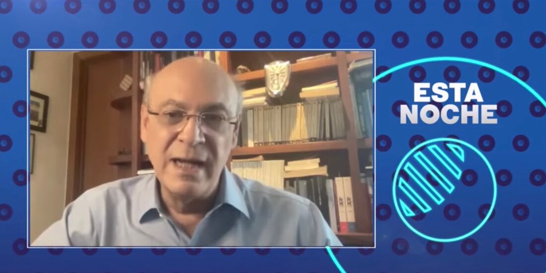 El periodista Carlos Chamorro ofrece entrevista al diario El Confidencial, ayer, tras el allanamiento en su domicilio.