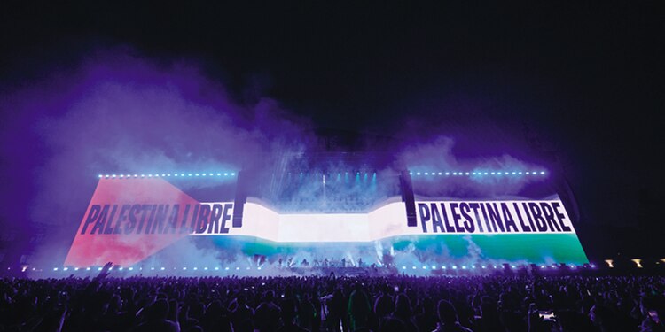 La banda se solidarizó con Palestina al cantar el tema “Paz”.