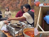 Cocineros mexicanos viajaron a Japón para preparar barbacoa.