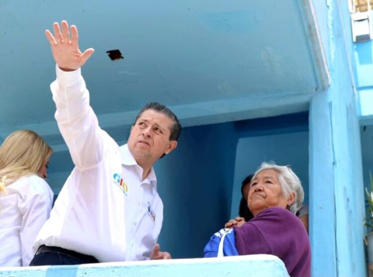 Giovani Gutiérrez recorre las colonias de Coyoacán.