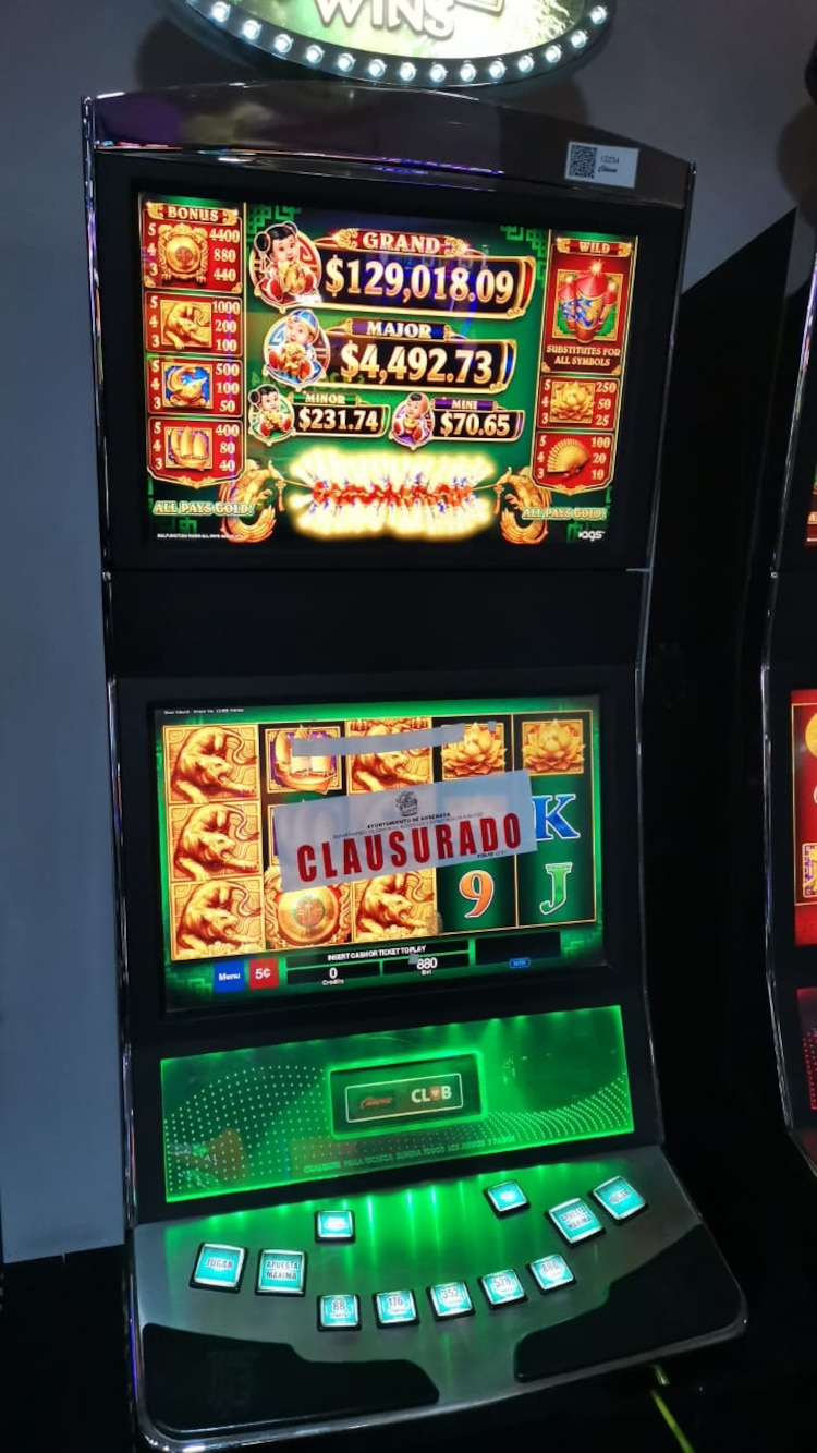 Las máquinas de juego clausuradas pertenecen a Grupo Caliente, el cual es propiedad de Hank Rhon