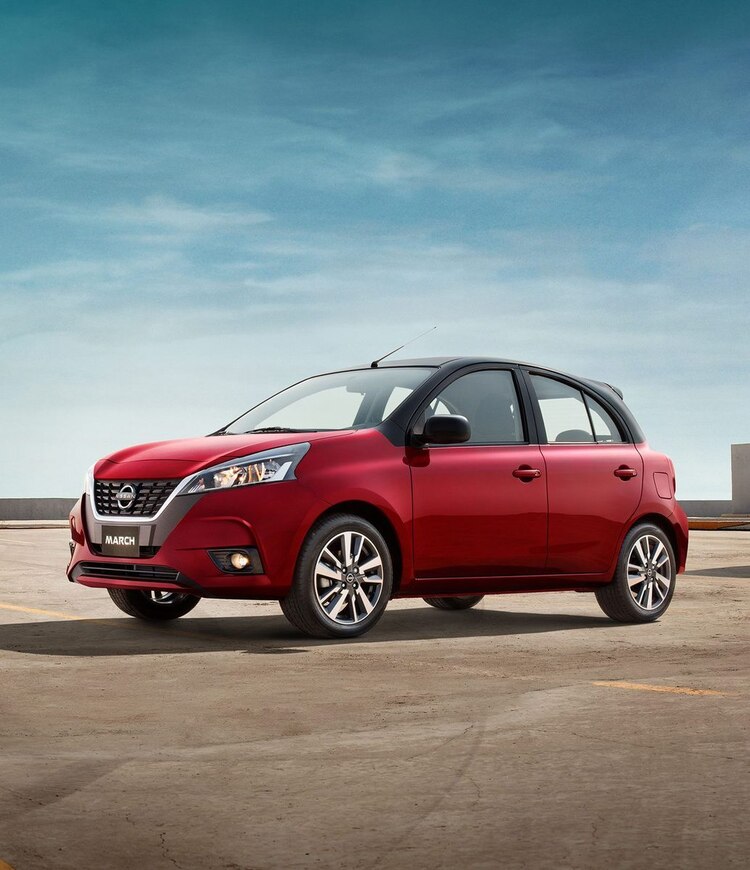 Nissan March tiene el equilibrio perfecto entre potencia y eficiencia. Este icónico hatchback incluye un motor de 4 cilindros 1.6L con 106HP y 105 lb.