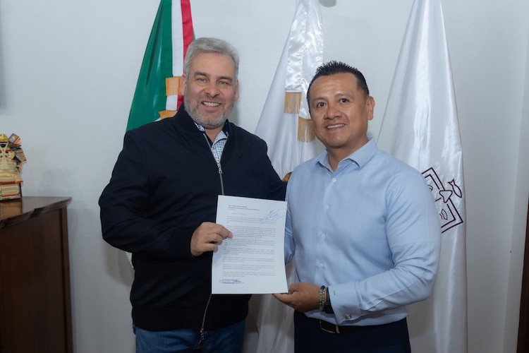 Carlos Torres Piña y el gobernador de Michoacán, Alfredo Ramírez Bedolla.