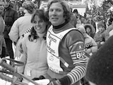 La actriz Claudine Longet y su novio Vladimir ‘Spider’ Sabich, esquiador olímpico en enero de 1974