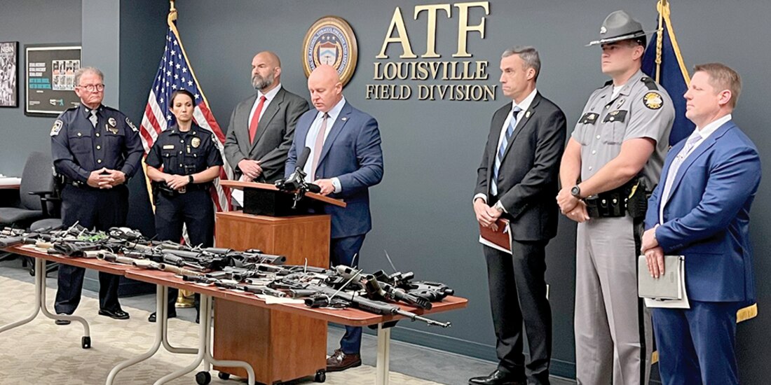 John Nokes, agente especial de la ATF en Louisville, ayer, en conferencia de prensa.