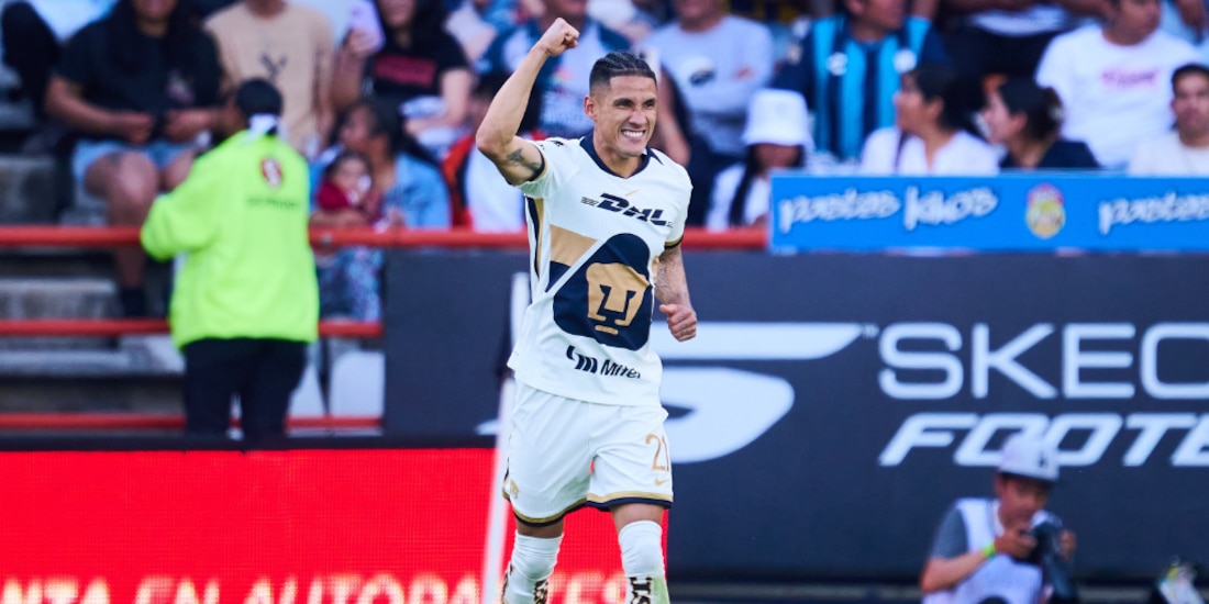 Uriel Antuna festejando su gol ante el Pachuca.