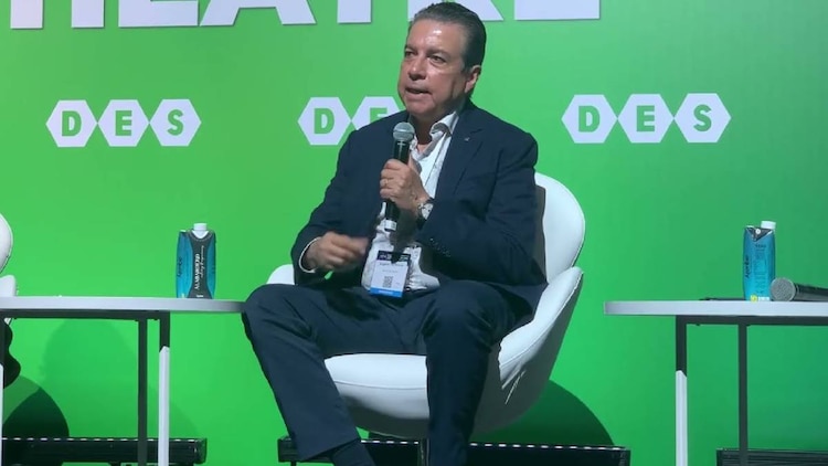 Con más de 30 años de experiencia regresa a la cabeza