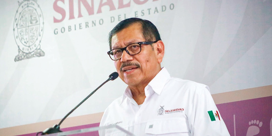 De acuerdo con el expediente, el entonces secretario de Seguridad estatal recibió sobornos por más de 100 mil dólares en al menos 10 ocasiones por ayudar al narco.