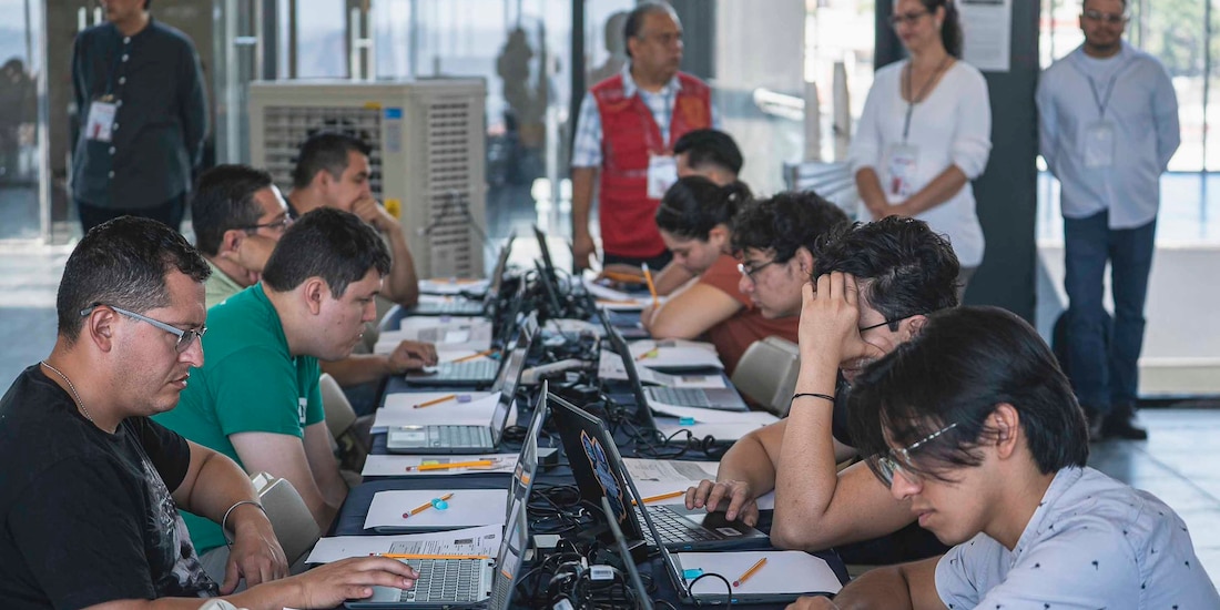 Aspirantes a la UNAM durante la aplicación del examen de control en Tijuana, Baja California, el 16 de agosto de 2026.